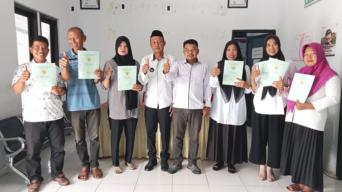 PENYERAHAN SERTIFIKAT TANAH